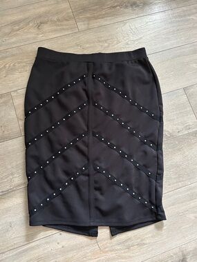 BOLD elements in like new condition, Black Studded Chevron Pencil Skirt